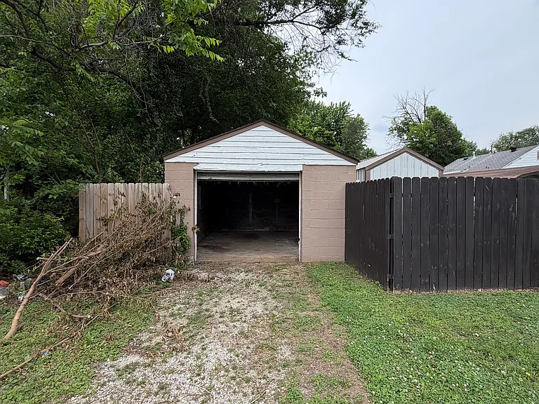 1600 Thornberry Ave — Photo 13