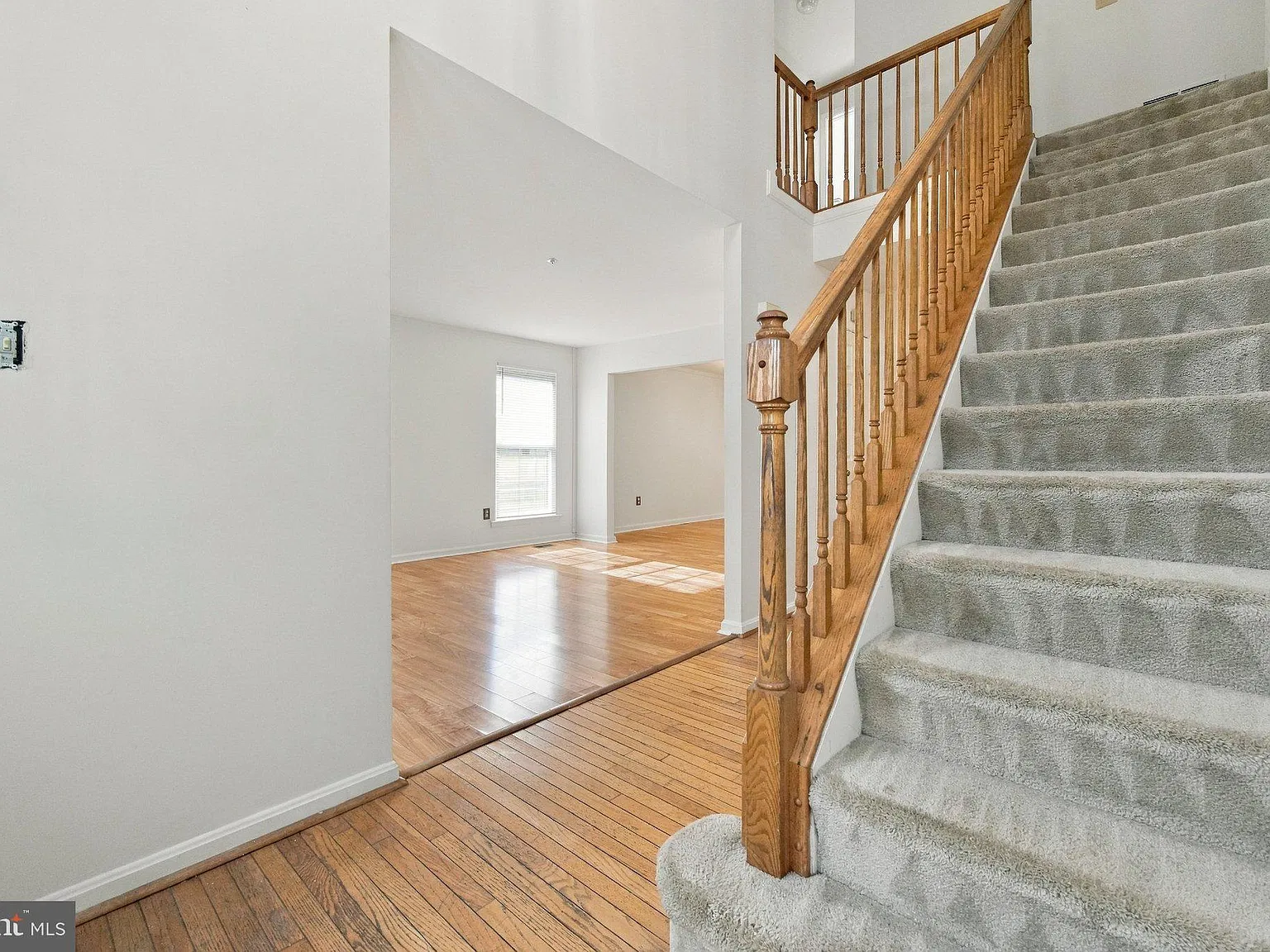 4 bed, 3.5 bath, 3300 sqft, $4,300 — Photo 3