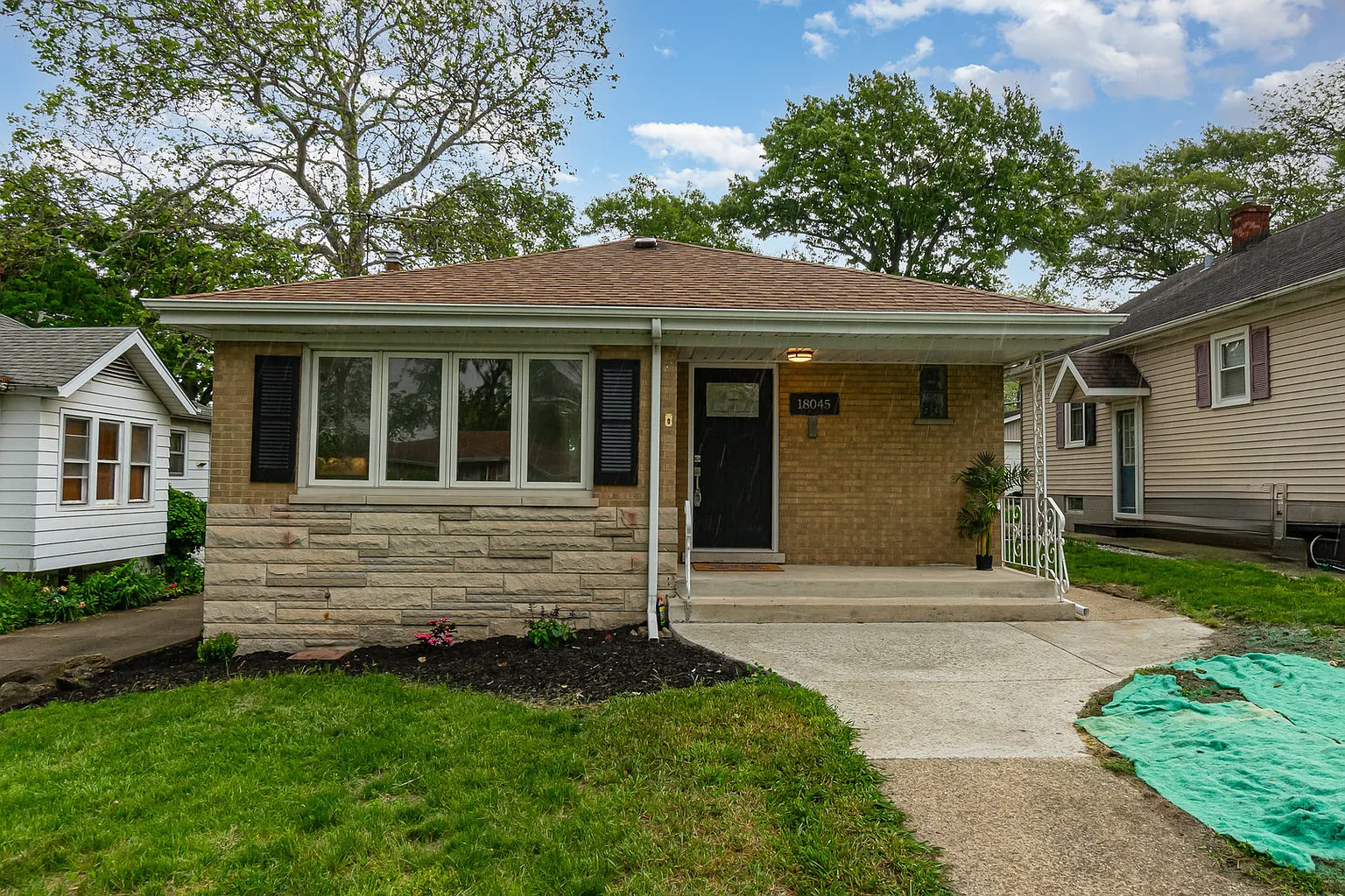 18045 Oak Ave photo 1