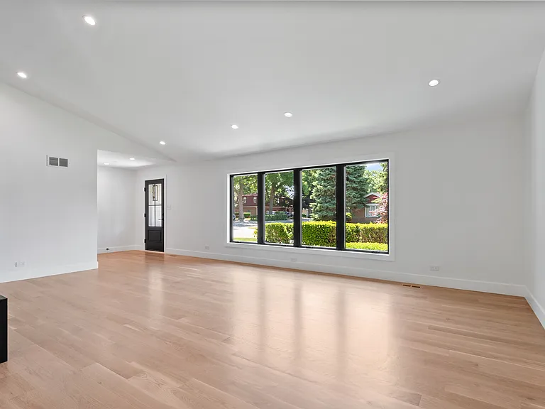 6600 N Kenton Ave — Photo 7