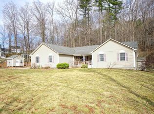 27 Maple St, Milford, NH 03055