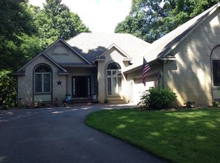 355 Glen Oak Dr NW, Grand Rapids, MI 49544