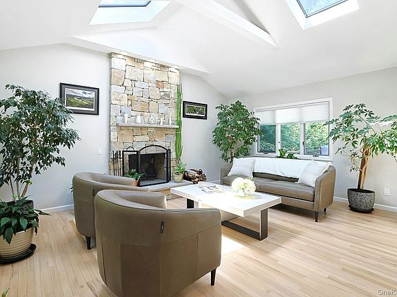 3rd image of 20 Robbins Road