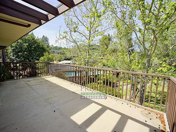 3rd image of 39 Forest Ln