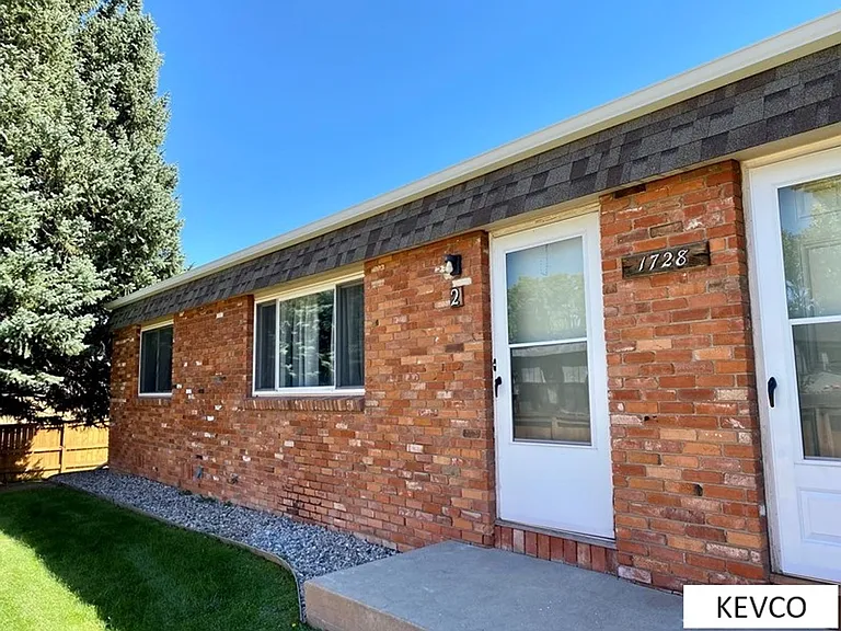 1728 Azalea Dr — Photo 2