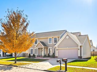 3303 Clairbridge Dr, Bloomington, IL 61704