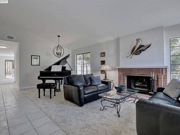 3rd image of 4021 Heron Pl