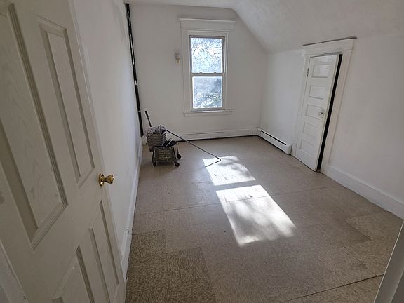 5th image of 223 Cooke St #3