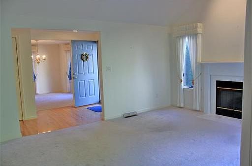 5th image of 24 West Woods