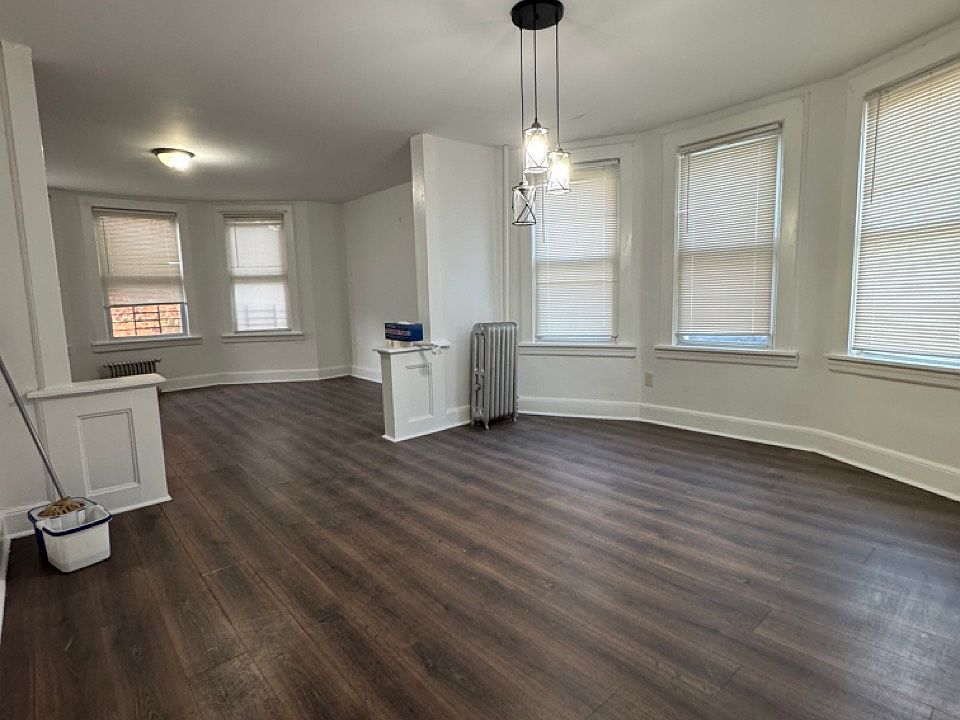 1st image of 107 Melville Pl Floor 2