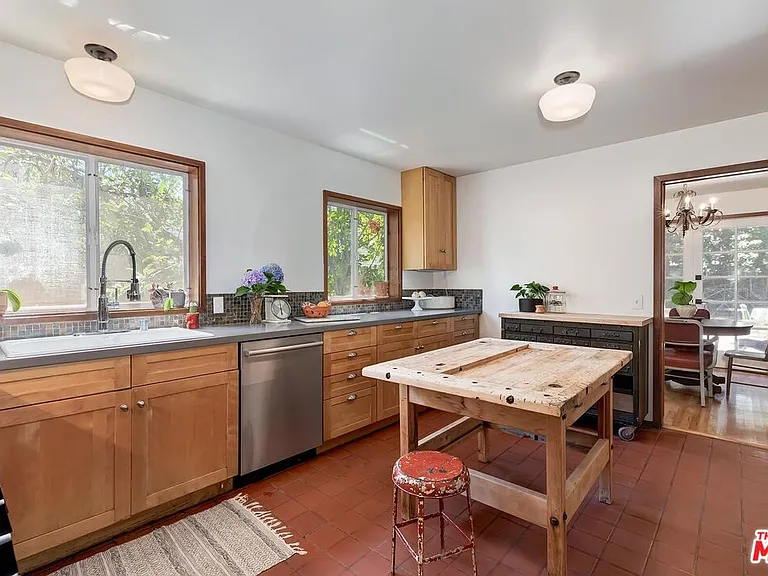 515 N Kenter Ave — Photo 10