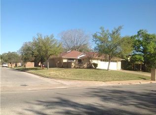 2805 Broadmoor Dr, Bryan, TX 77802