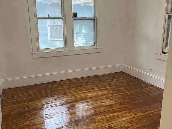 4th image of 422 W 27th St