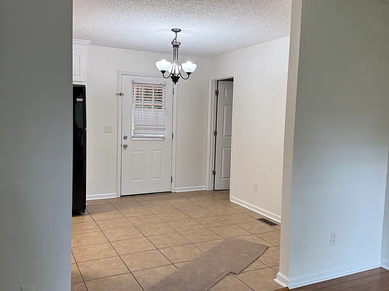 106 Lindsey Ct NE — Photo 7