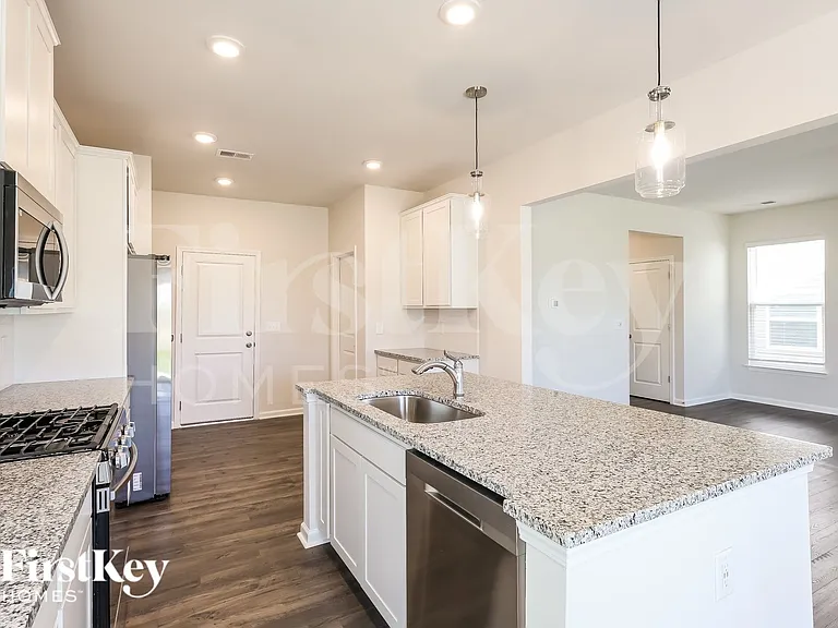 614 Goldburn Way — Photo 8