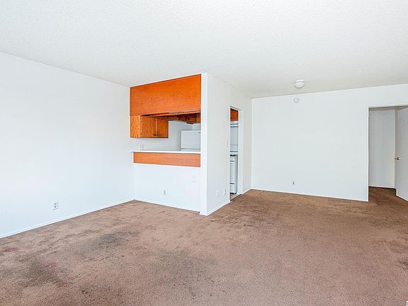 5th image of 12717 Vanowen St #101