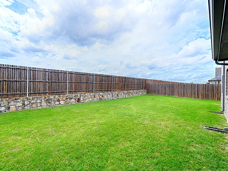 1721 Maplewood Dr — Photo 28