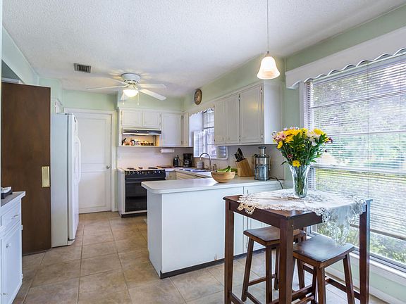 4th image of 3955 Gumwood Dr W