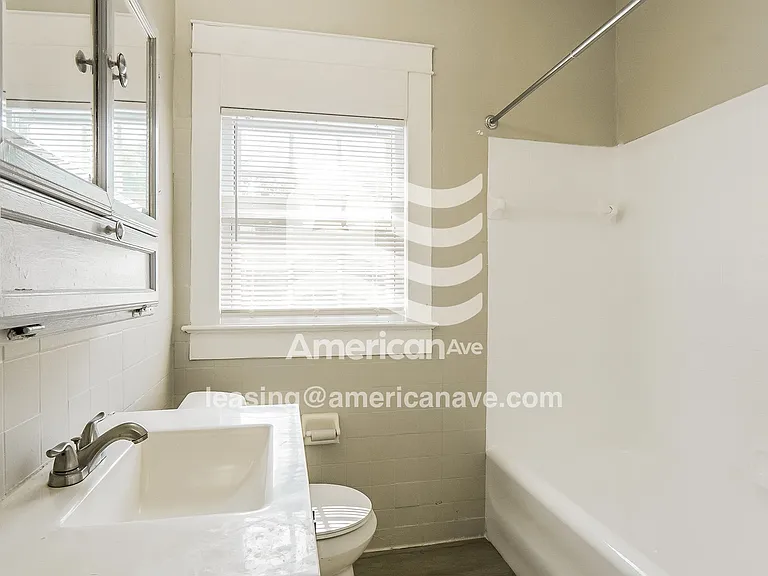 1359652_011_main_bathroom_13803536.jpg