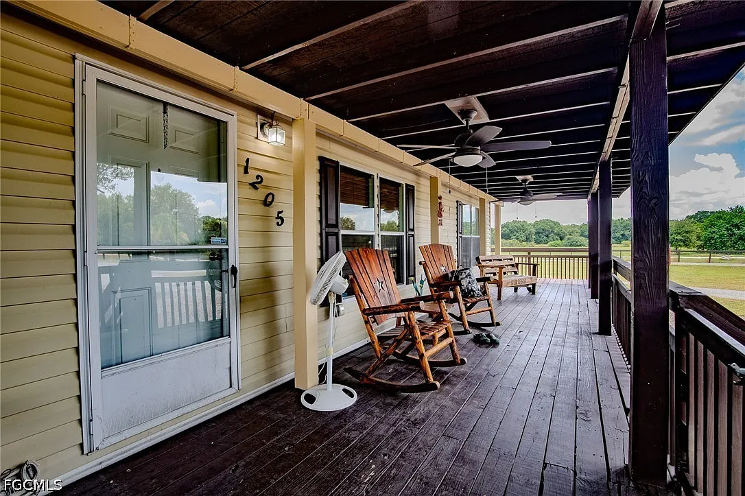 3 bed, 2.0 bath, 1296 sqft, $2,200 — Photo 4