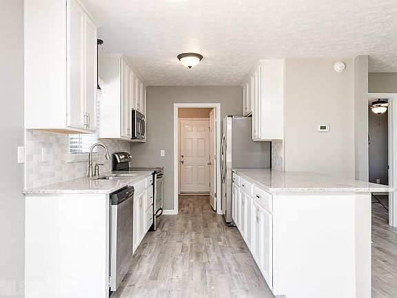 4th image of 6066 Hillcrest Pl