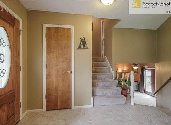 3rd image of 813 NW Springwood Dr
