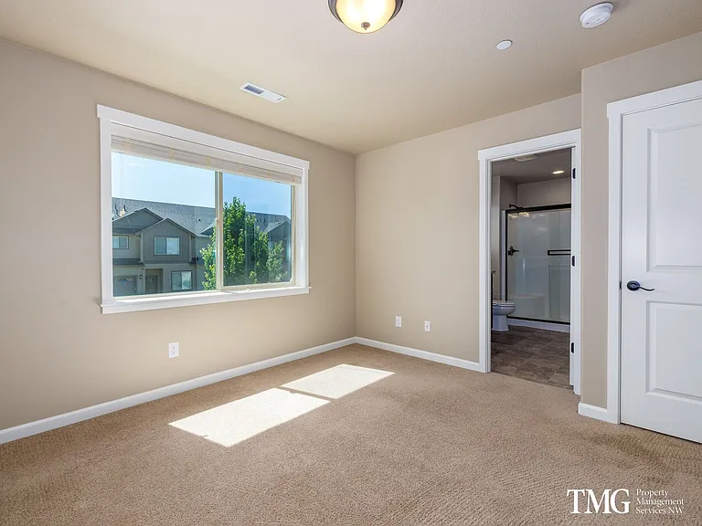Maple Court — Photo 7