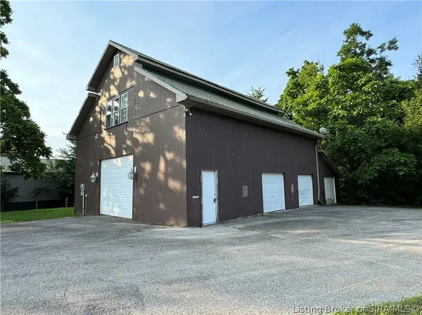 305 Spickert Knob Road, New Albany, IN 47150