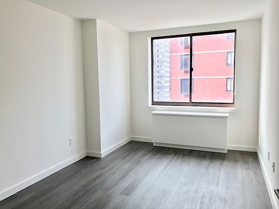 4th image of 520 W 43rd St APT 19G