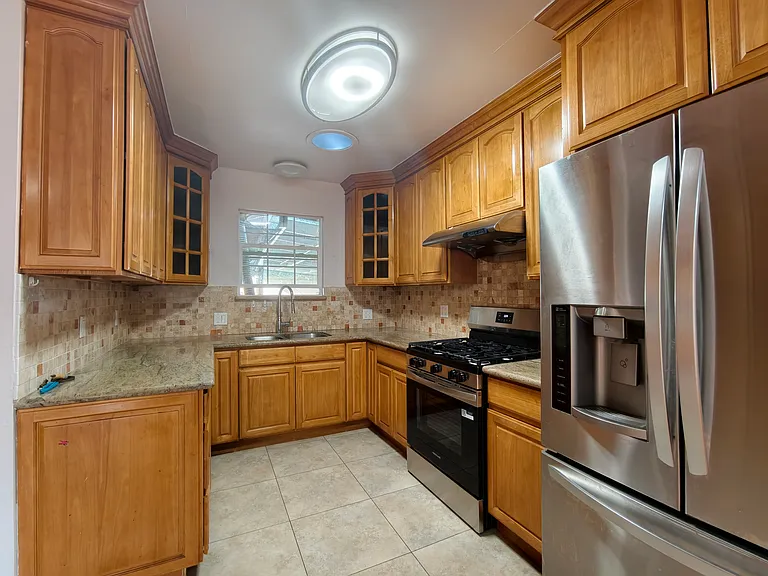 2056 Bancroft Ave — Photo 8