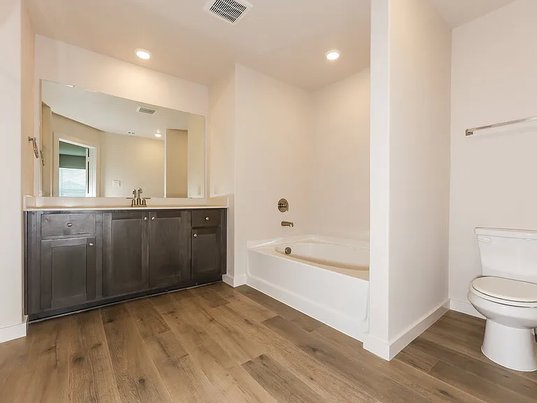 301 Patton Ln — Photo 12