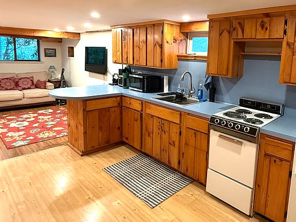 2nd image of 9 Seaview Ave #B