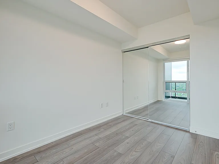 223 Redpath Ave — Photo 132