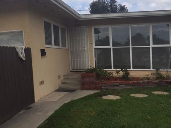 3rd image of 9919 Parkinson Ave