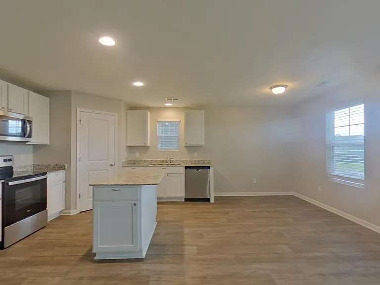 1076 Crescent Moon Loop — Photo 3
