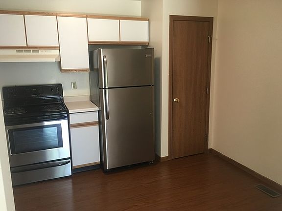 3rd image of 880 Regent Dr APT 2