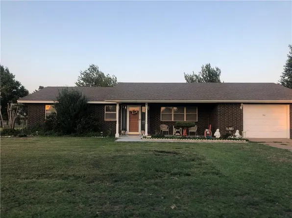 901 N Marion Ave, Hinton, OK 73047