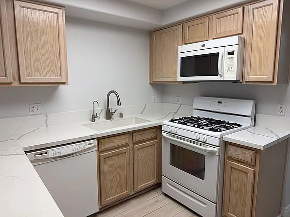 5th image of 8420 White Eagle Ave Unit 104
