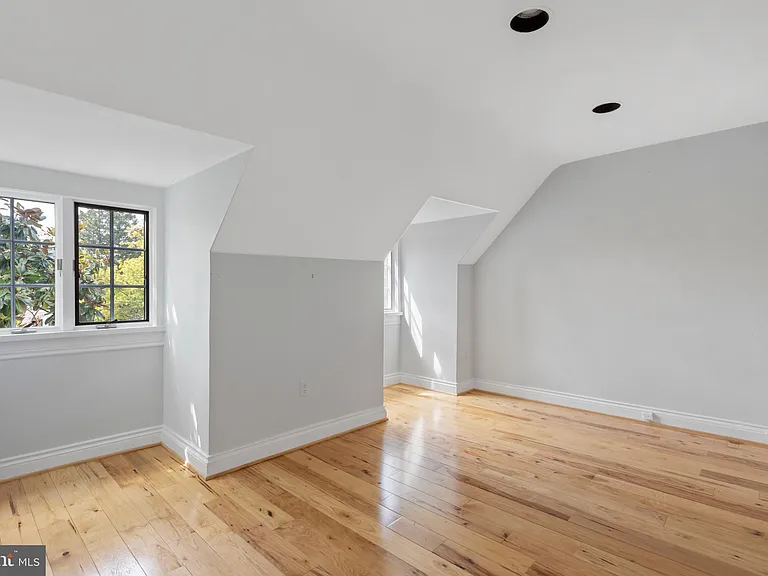 3313 Cleveland Ave NW — Photo 52