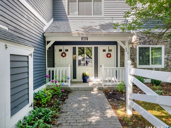 202 Windgate Circle #E, Monroe, CT 06468