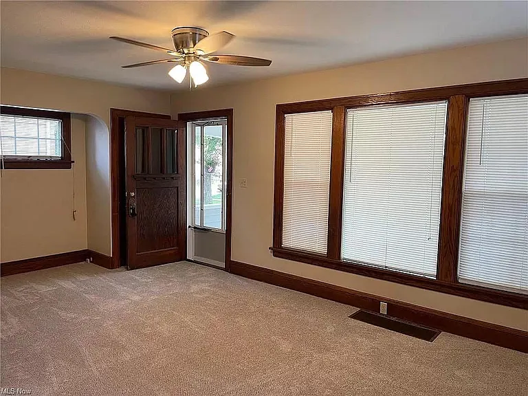 296 Ivy Pl — Photo 3