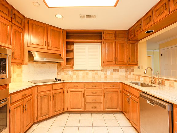 4th image of 6037 Hillcrest Ave #D3