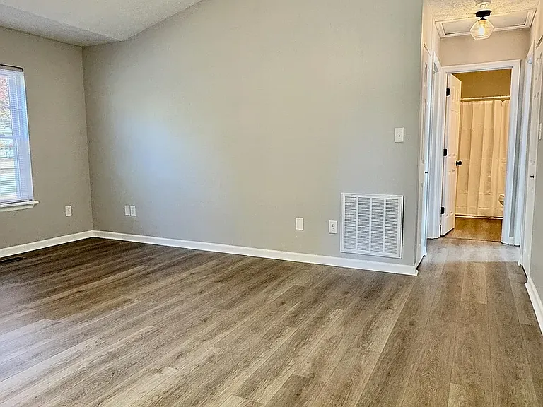 175 Williamsburg Ln — Photo 9