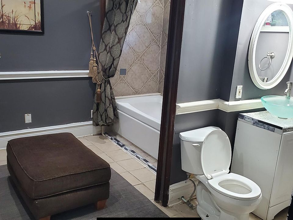 2nd image of 3847 Page Blvd #1