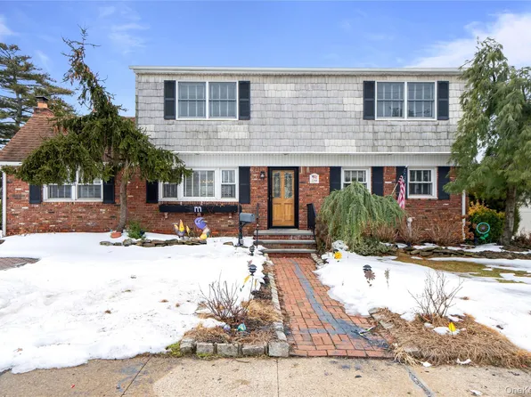 2298 Cleveland Street, North Bellmore, NY 11710