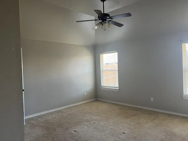 901 Greenfield Ave — Photo 16