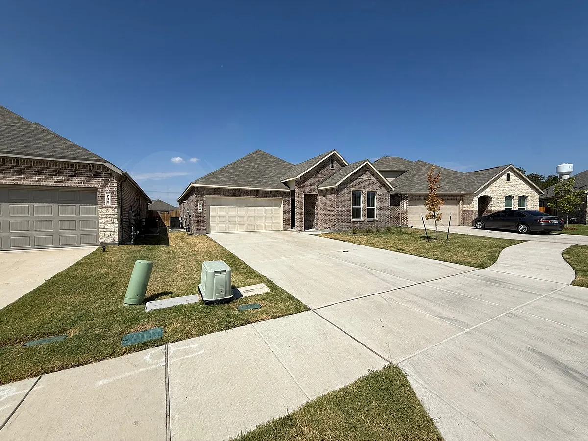 4 bed, 2.0 bath, 1902 sqft, $2,150 — Photo 4