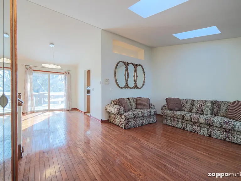2705 Laurel Ct — Photo 4