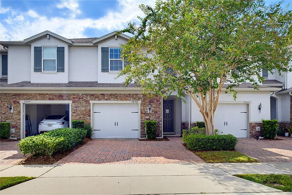 3 bed, 2.5 bath, 1872 sqft, $2,450 — Photo 2