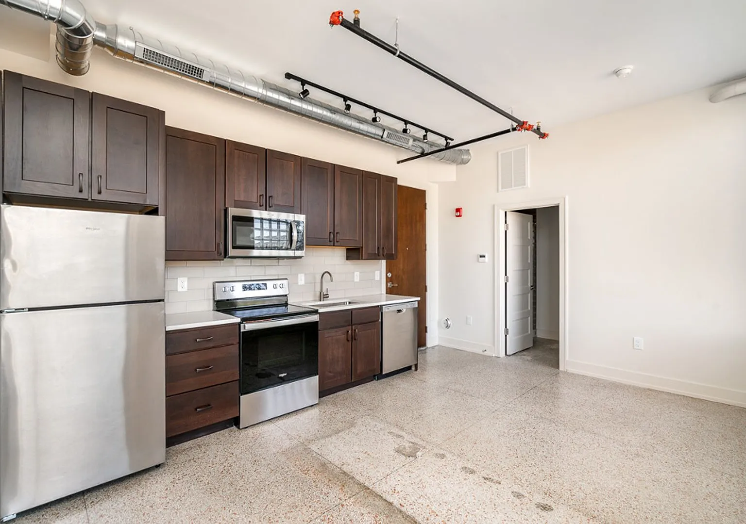 875 Michigan Ave — Photo 4